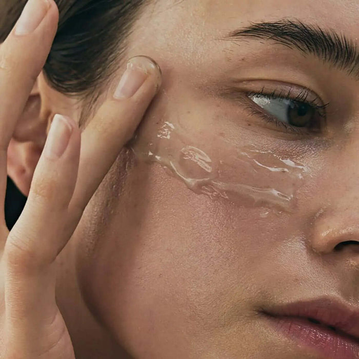 Applying ARENCIA Fresh Holly Hyssop Serum 30 50g to skin for hydration and glow