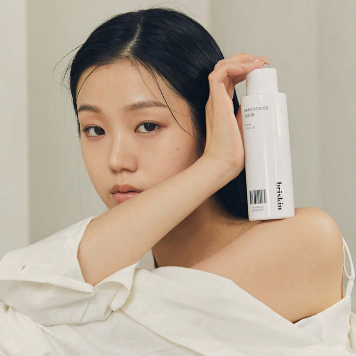 Woman holding a bottle of BRISKIN Selaginella Exopeptide Toner 200ml