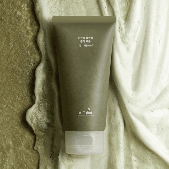 HANYUL Young Mugwort Cleansing absorption Pack Foam tube surrounded by cleansing foam, featuring soothing natural ingredients.