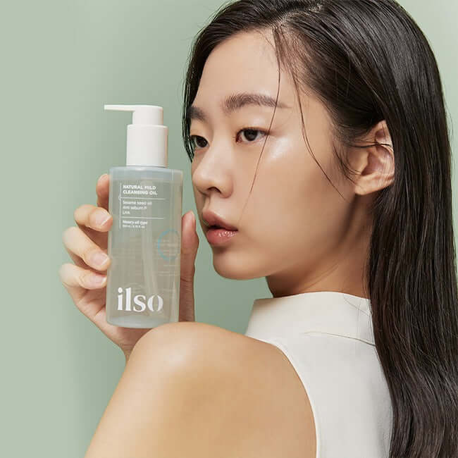Woman holding ILSO Pore-relief Cleansing Oil 200ml bottle