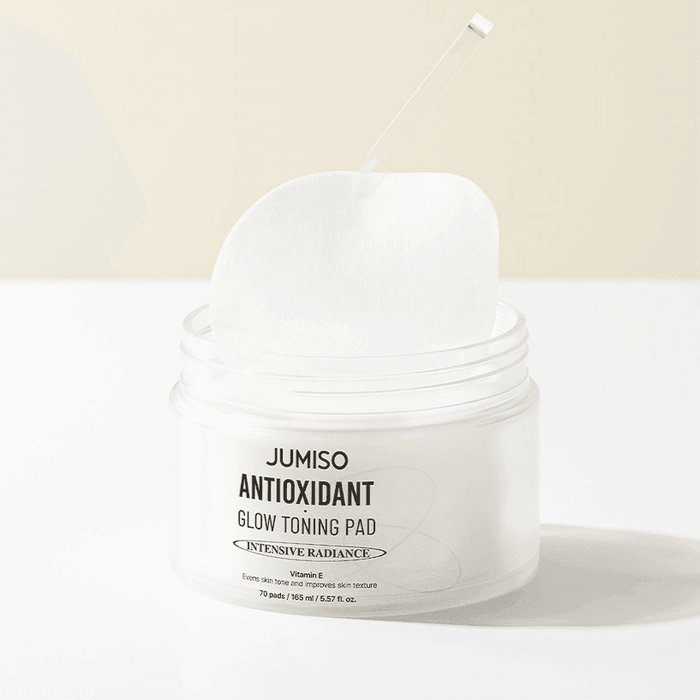 JUMISO Antioxidant Glow Toning Pads 70 Sheets in open container, showcasing product packaging and pad design.