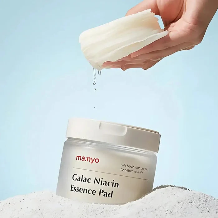MANYO Galac Niacin Essence Pad 80 Sheets with lid open and wet pads, showcasing essence extraction.