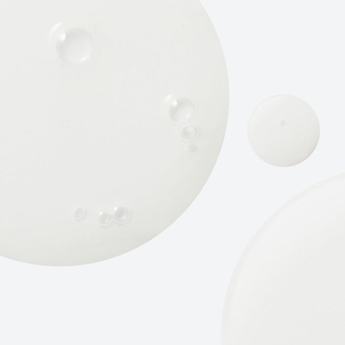 Texture of NEOGEN Real Heartleaf Soothing Essence 150ml showing clear liquid with bubbles