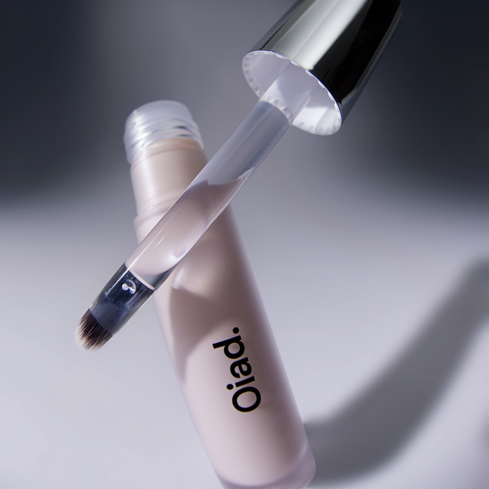 OIAD Cover Perfecting Mirror Brushed Concealer with brush applicator, premium concealer for flawless finish