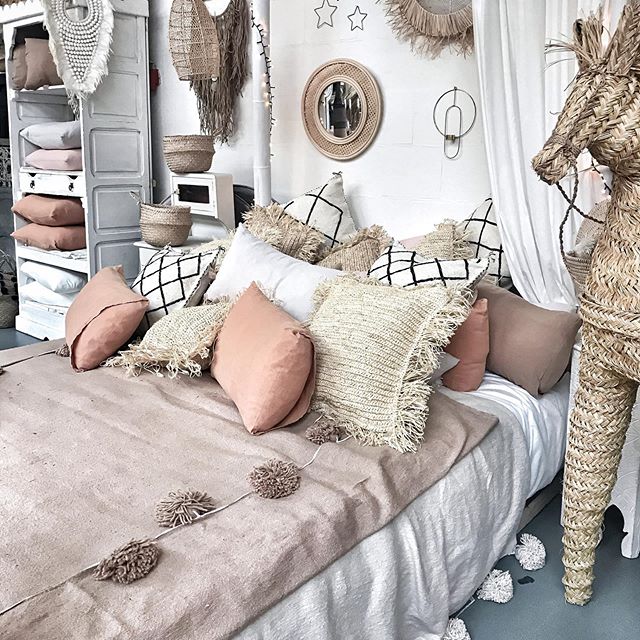 Pom Blanket - Caramel / Beige