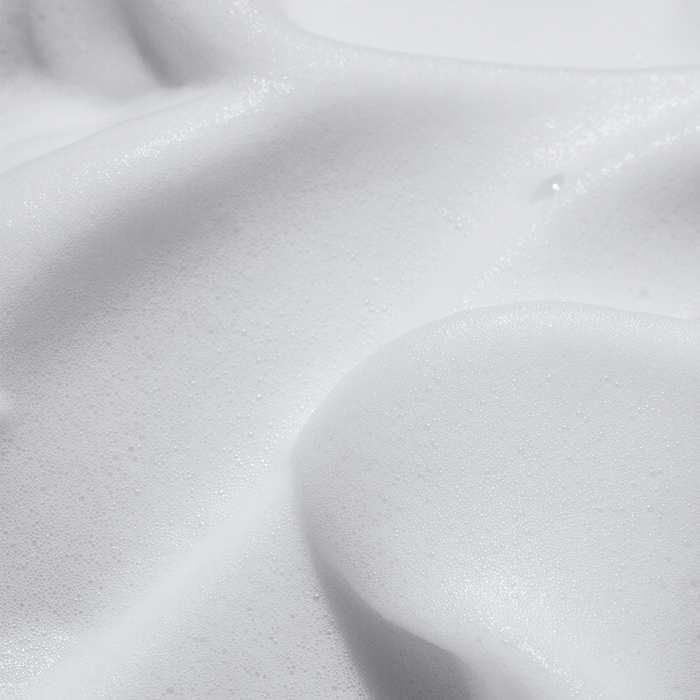 Texture of TOOQ Creamy Cleansing Pump 250ml showcasing its luxurious foam and creamy consistency.